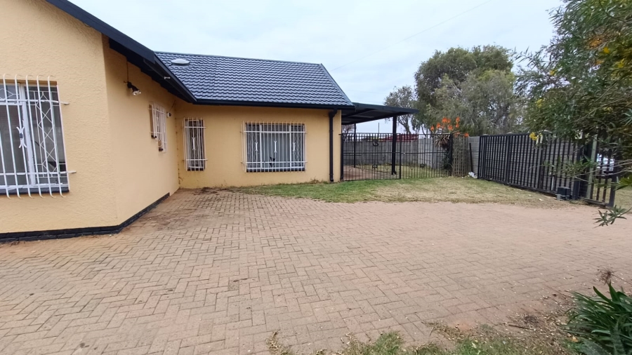 3 Bedroom Property for Sale in Helikonpark Gauteng