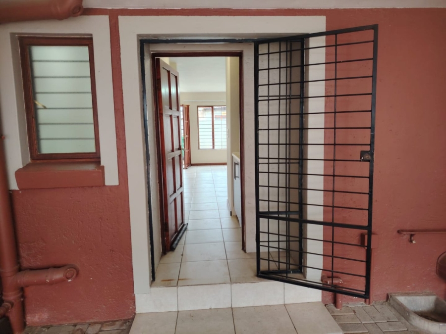 2 Bedroom Property for Sale in Greenhills Gauteng