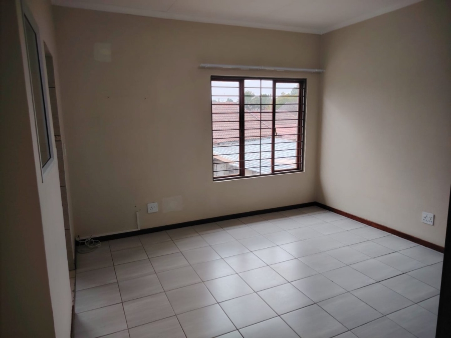 2 Bedroom Property for Sale in Greenhills Gauteng