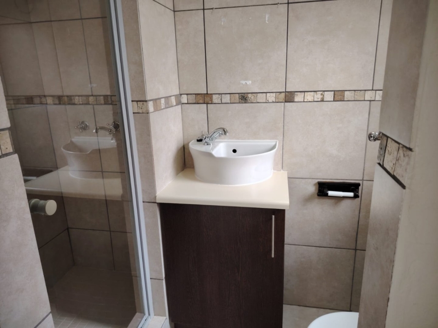 2 Bedroom Property for Sale in Greenhills Gauteng