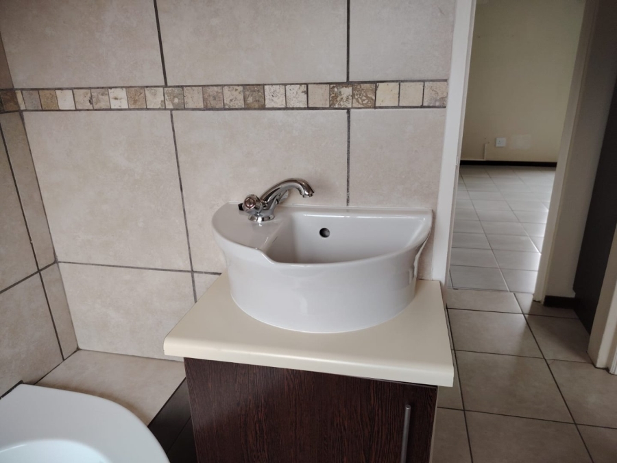 2 Bedroom Property for Sale in Greenhills Gauteng