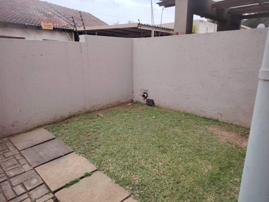 2 Bedroom Property for Sale in Greenhills Gauteng