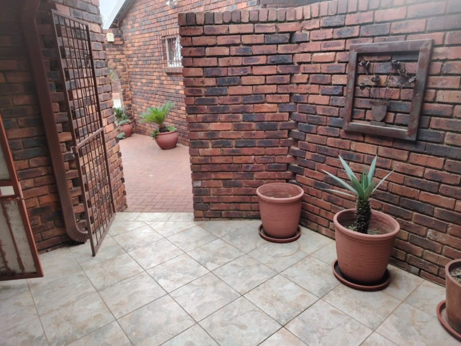 3 Bedroom Property for Sale in Greenhills Gauteng