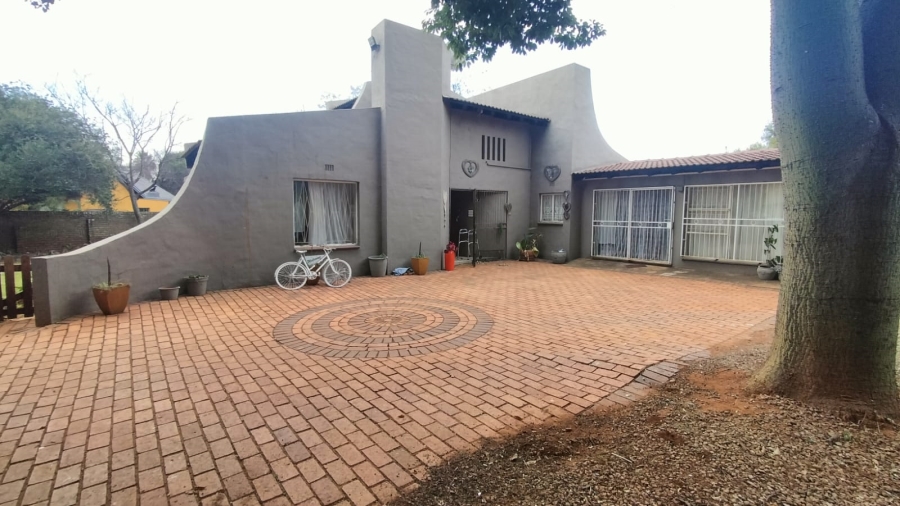 3 Bedroom Property for Sale in Helikonpark Gauteng