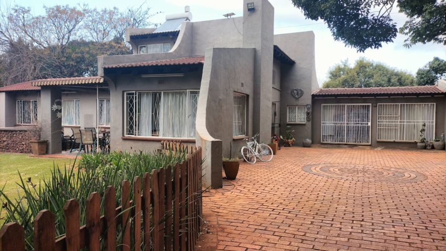 3 Bedroom Property for Sale in Helikonpark Gauteng