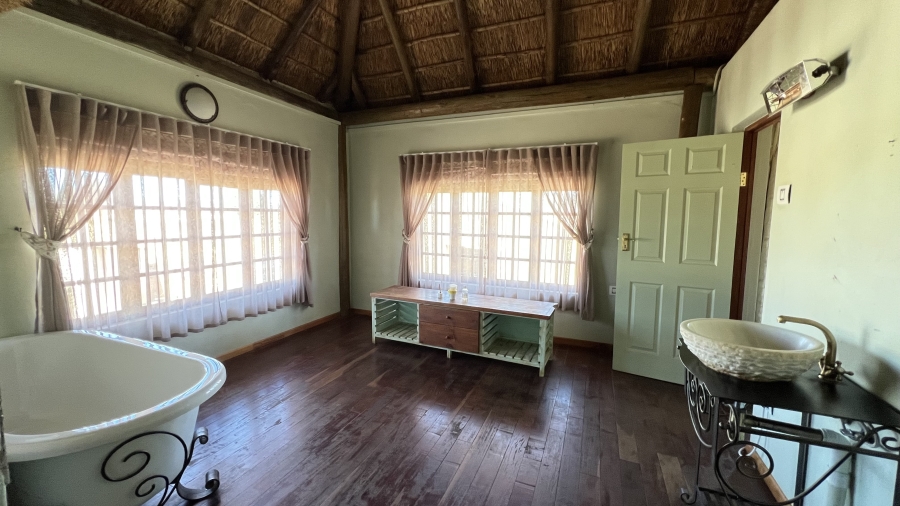 4 Bedroom Property for Sale in Tarlton Gauteng