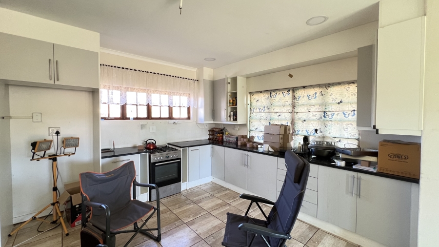 4 Bedroom Property for Sale in Tarlton Gauteng