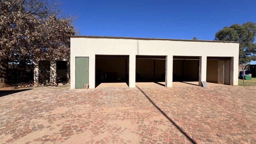 4 Bedroom Property for Sale in Tarlton Gauteng