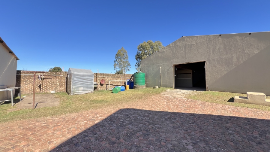 4 Bedroom Property for Sale in Tarlton Gauteng