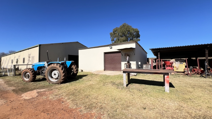 4 Bedroom Property for Sale in Tarlton Gauteng