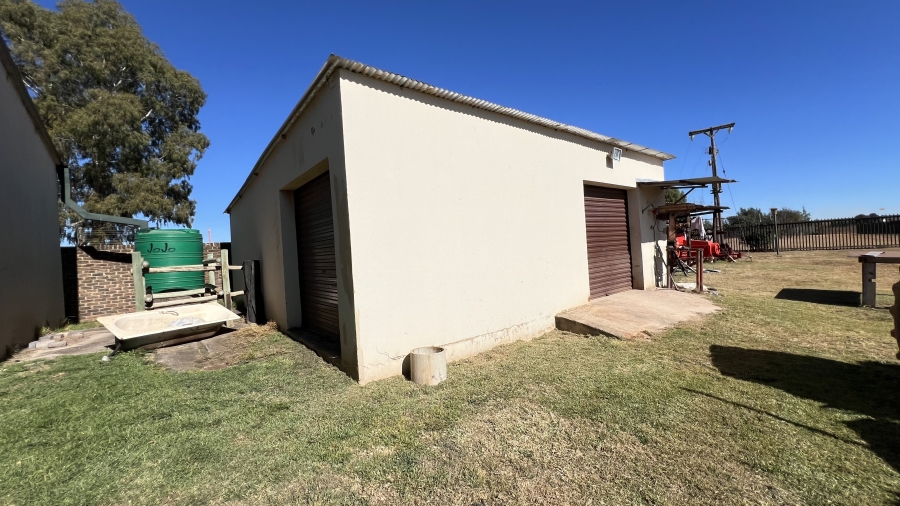 4 Bedroom Property for Sale in Tarlton Gauteng