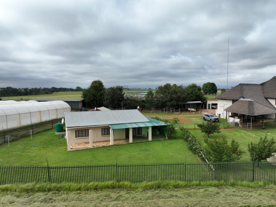 4 Bedroom Property for Sale in Tarlton Gauteng