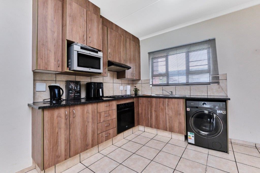 2 Bedroom Property for Sale in Barbeque Downs Gauteng