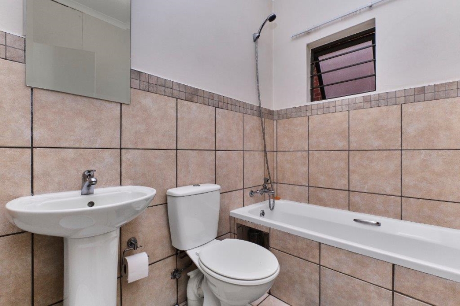 2 Bedroom Property for Sale in Barbeque Downs Gauteng