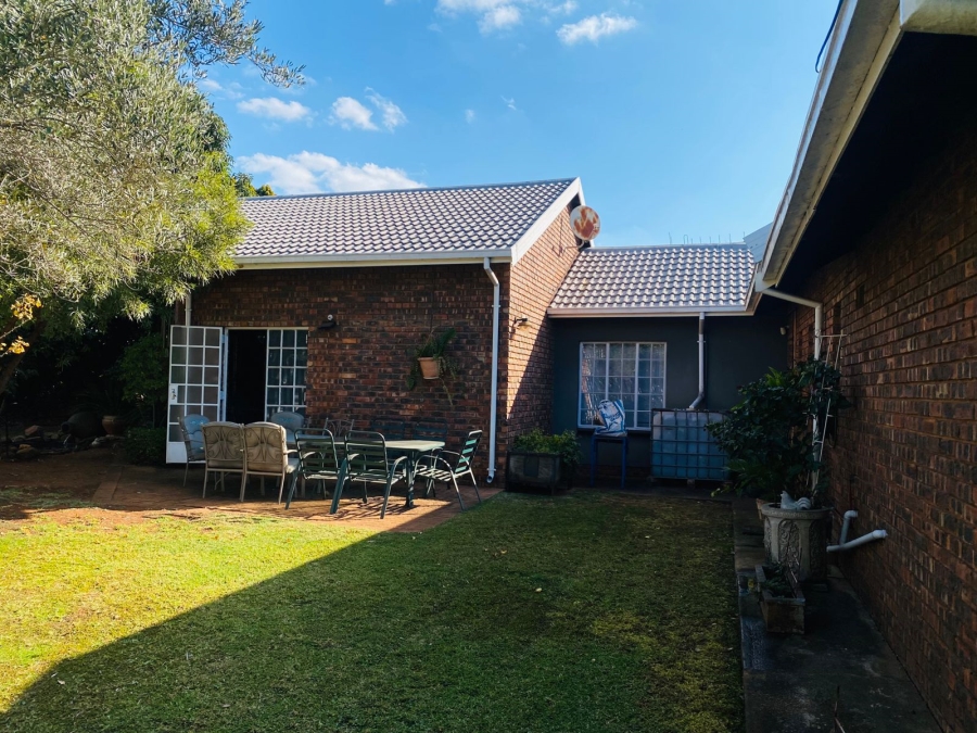 4 Bedroom Property for Sale in Garsfontein Gauteng
