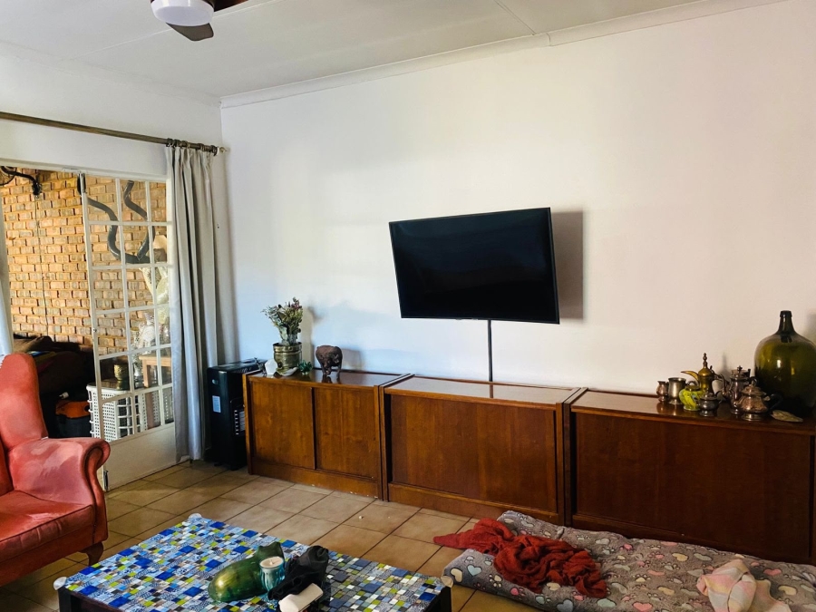 4 Bedroom Property for Sale in Garsfontein Gauteng