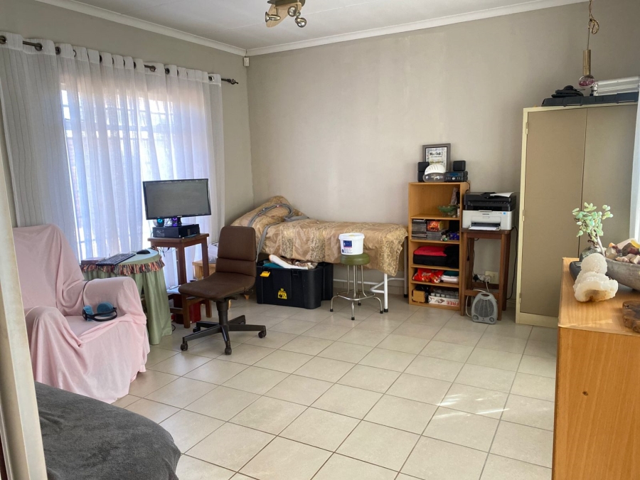 4 Bedroom Property for Sale in Garsfontein Gauteng