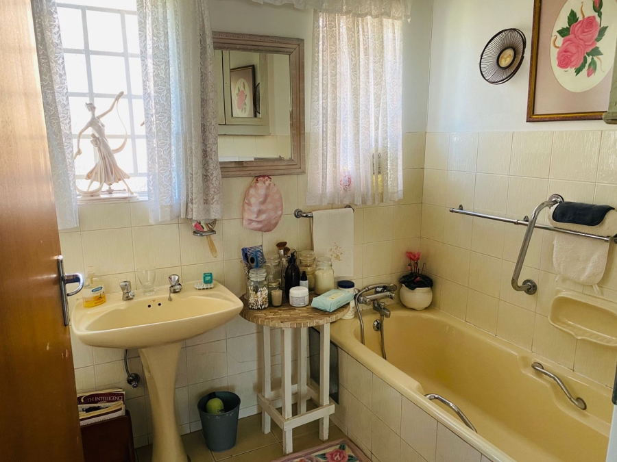 4 Bedroom Property for Sale in Garsfontein Gauteng