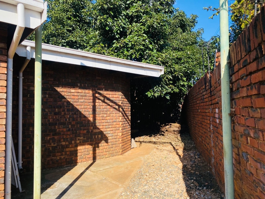 4 Bedroom Property for Sale in Garsfontein Gauteng