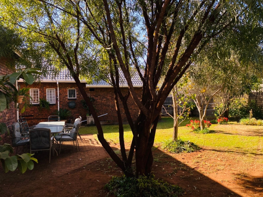 4 Bedroom Property for Sale in Garsfontein Gauteng