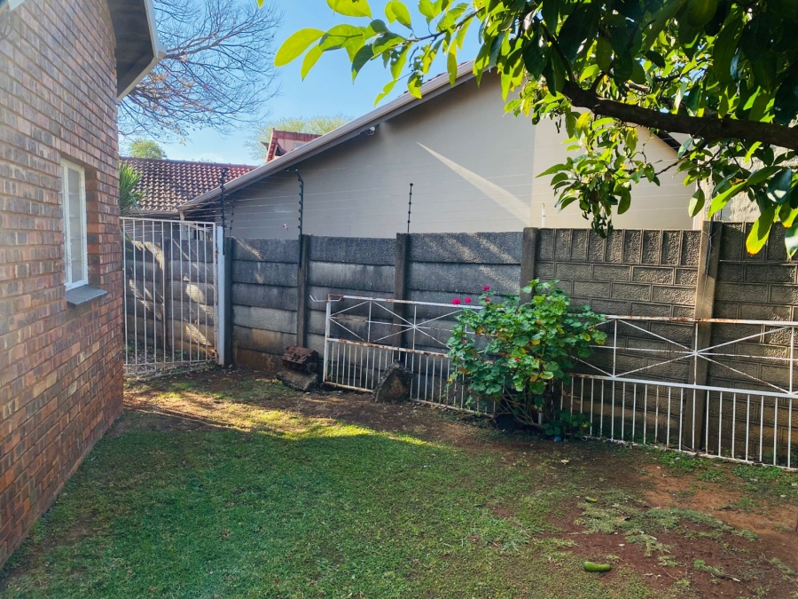 4 Bedroom Property for Sale in Garsfontein Gauteng