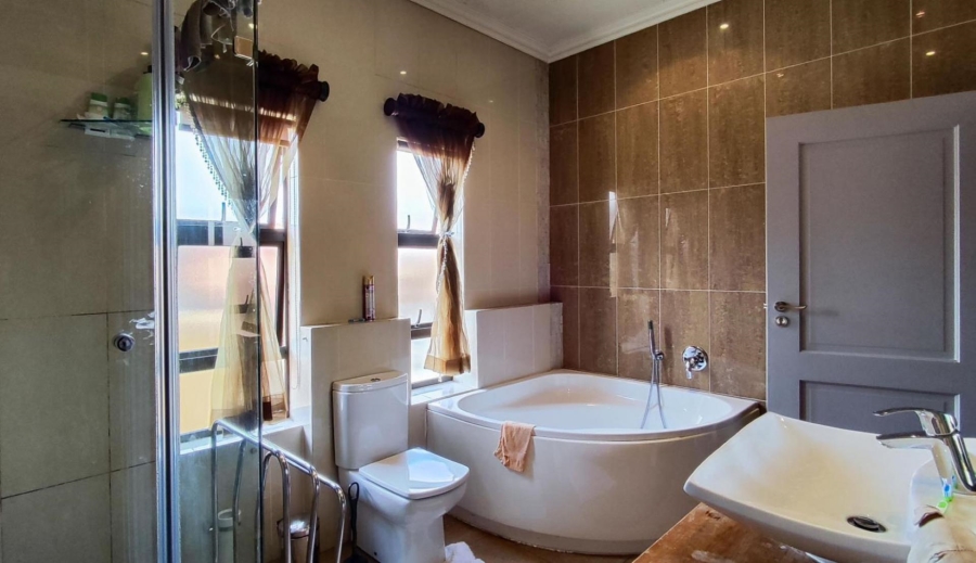 4 Bedroom Property for Sale in Sunward Park Gauteng