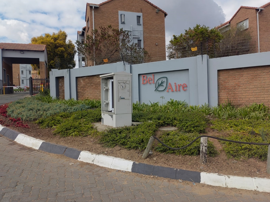 To Let 2 Bedroom Property for Rent in Vorna Valley Gauteng