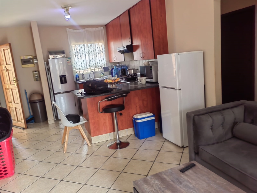 To Let 2 Bedroom Property for Rent in Vorna Valley Gauteng