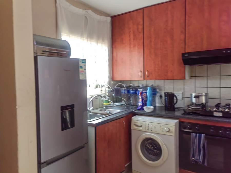 To Let 2 Bedroom Property for Rent in Vorna Valley Gauteng