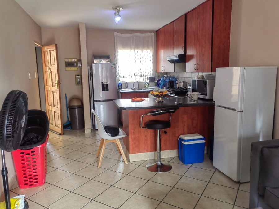 To Let 2 Bedroom Property for Rent in Vorna Valley Gauteng