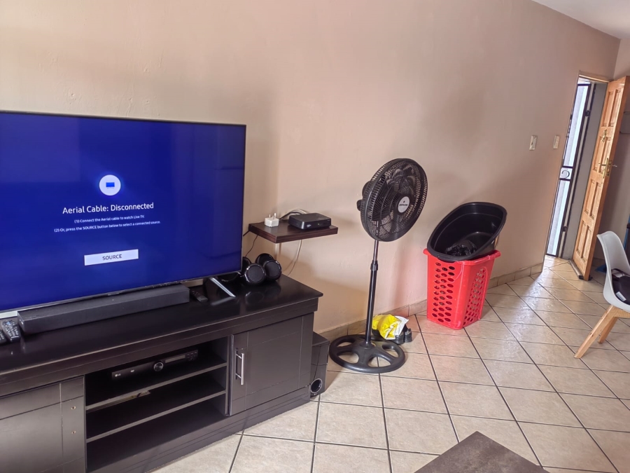 To Let 2 Bedroom Property for Rent in Vorna Valley Gauteng