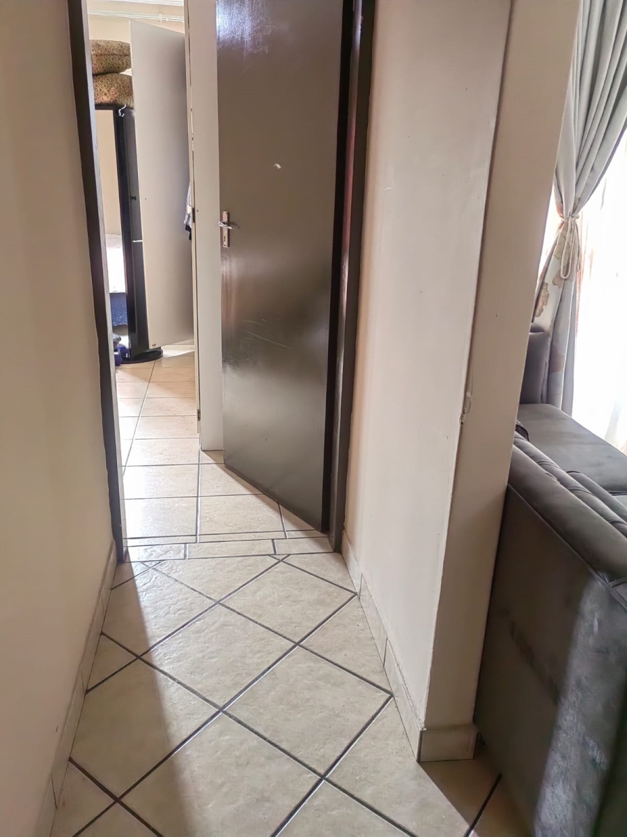 To Let 2 Bedroom Property for Rent in Vorna Valley Gauteng