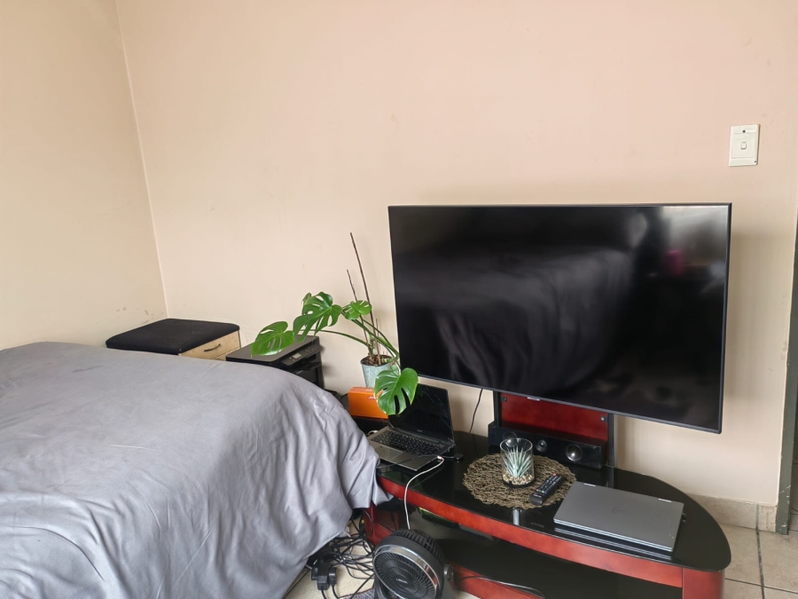 To Let 2 Bedroom Property for Rent in Vorna Valley Gauteng
