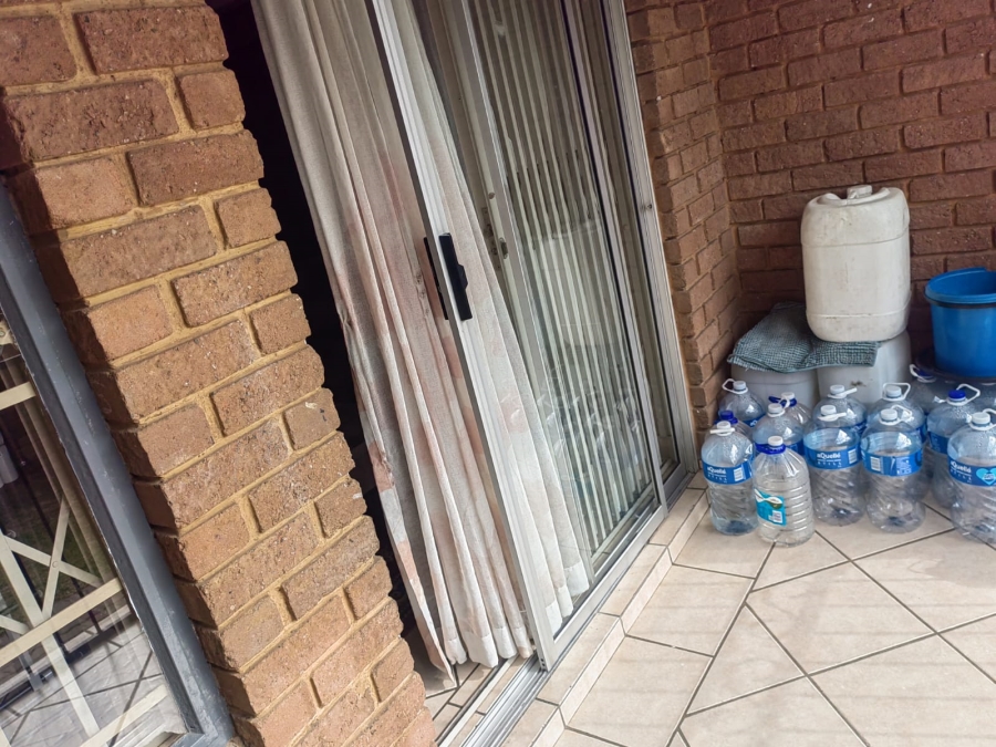 To Let 2 Bedroom Property for Rent in Vorna Valley Gauteng