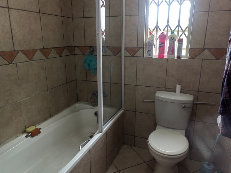 To Let 2 Bedroom Property for Rent in Vorna Valley Gauteng