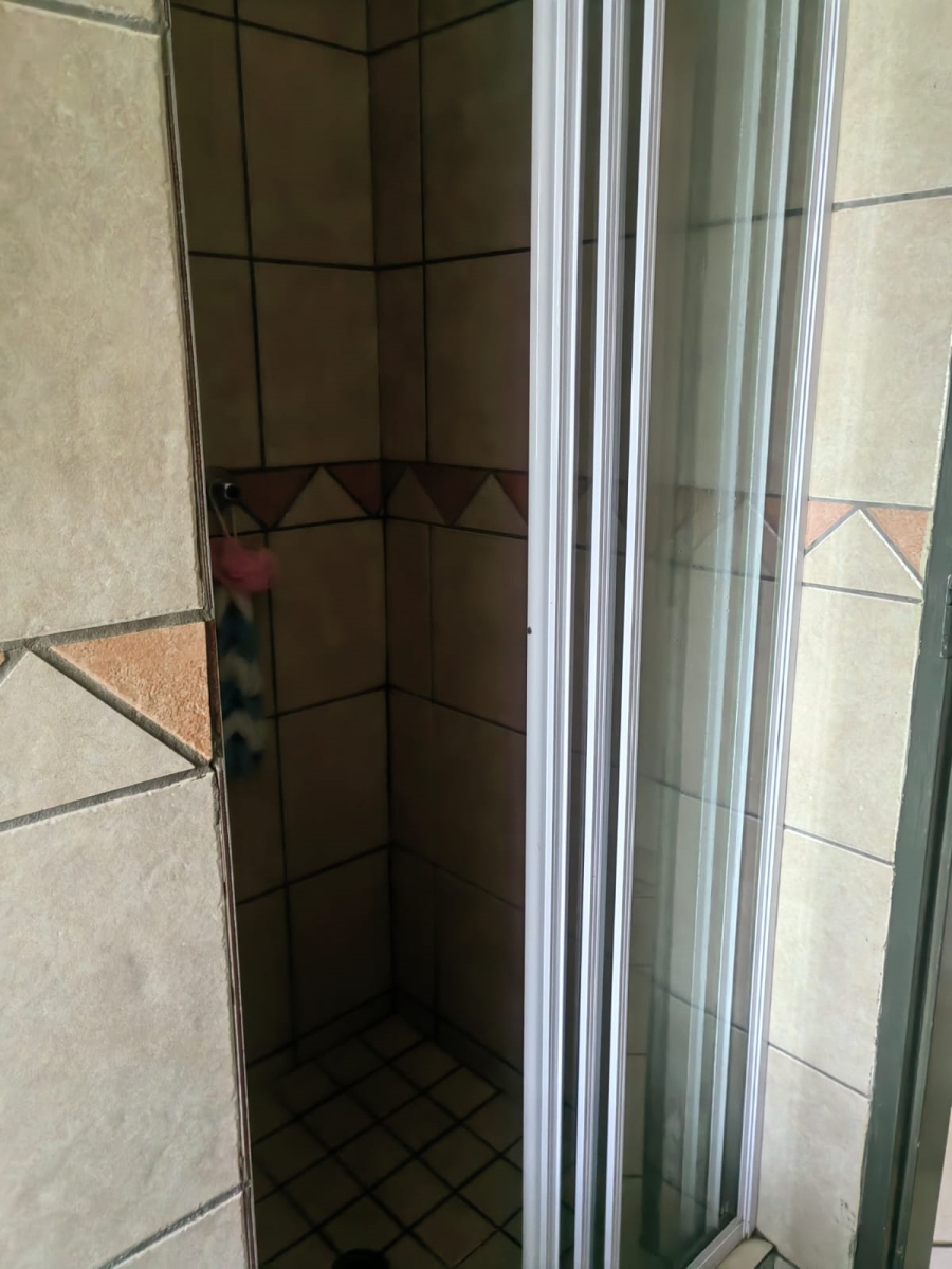 To Let 2 Bedroom Property for Rent in Vorna Valley Gauteng