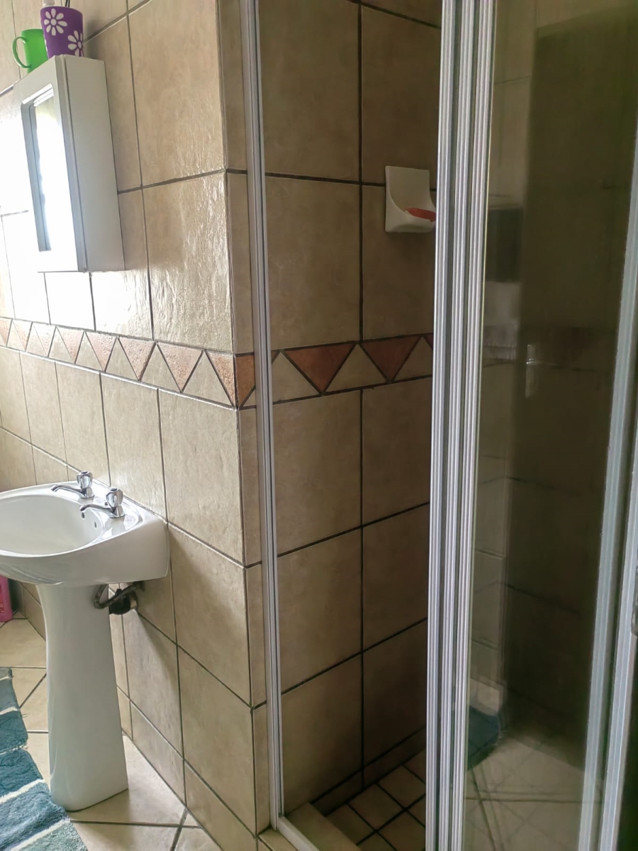 To Let 2 Bedroom Property for Rent in Vorna Valley Gauteng