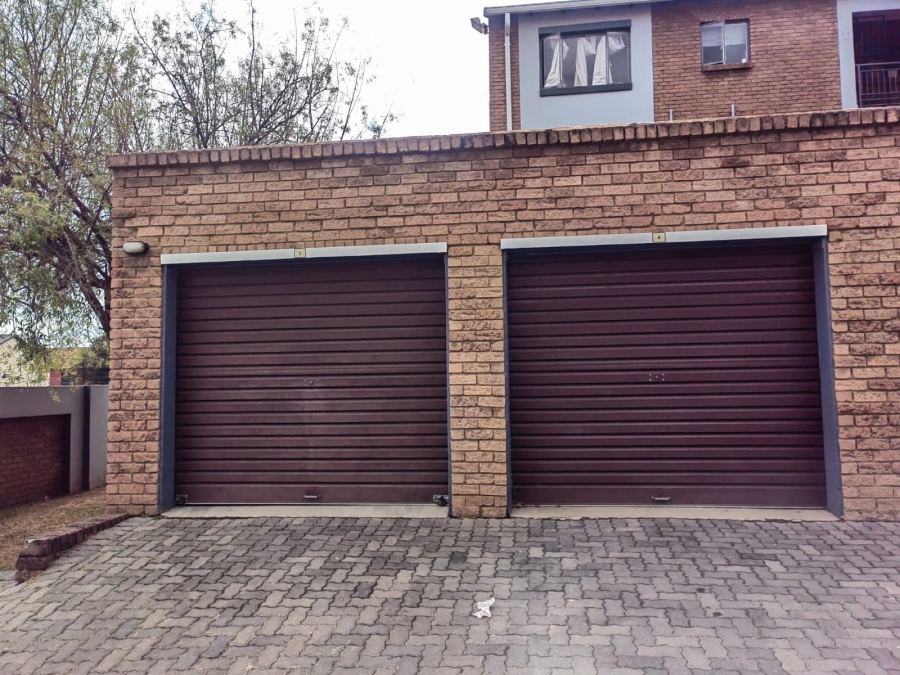 To Let 2 Bedroom Property for Rent in Vorna Valley Gauteng