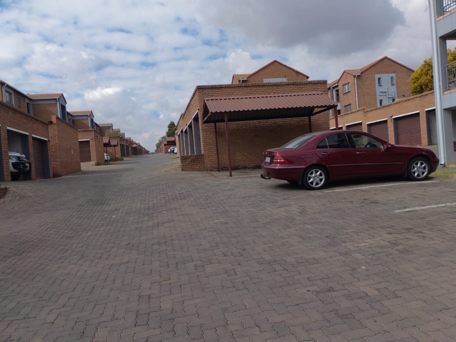 To Let 2 Bedroom Property for Rent in Vorna Valley Gauteng