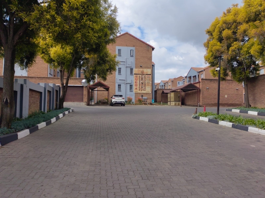To Let 2 Bedroom Property for Rent in Vorna Valley Gauteng