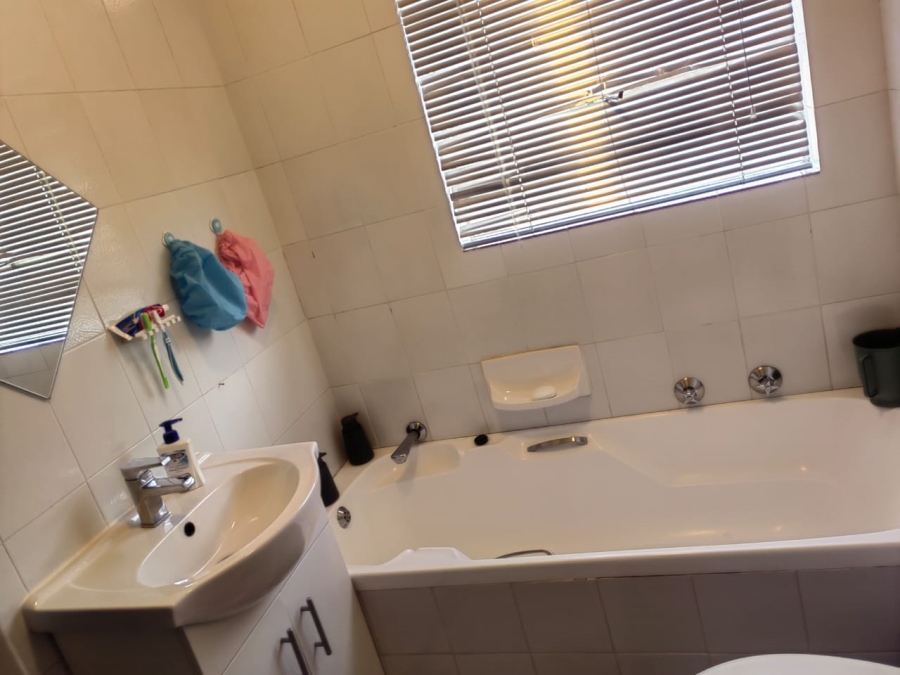 2 Bedroom Property for Sale in Vorna Valley Gauteng