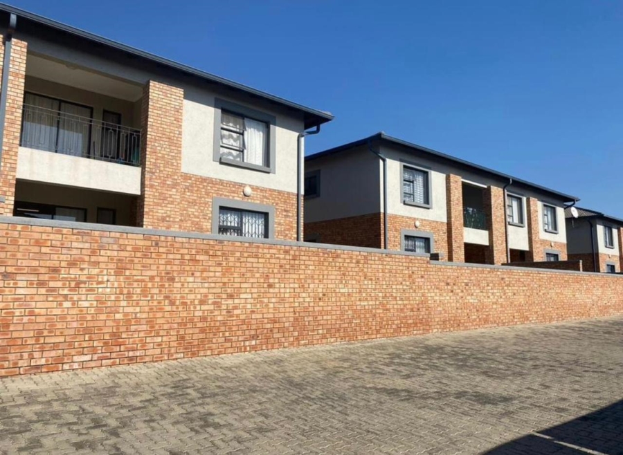 2 Bedroom Property for Sale in Noordwyk Gauteng