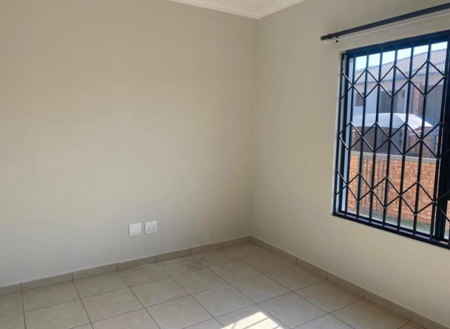 2 Bedroom Property for Sale in Noordwyk Gauteng
