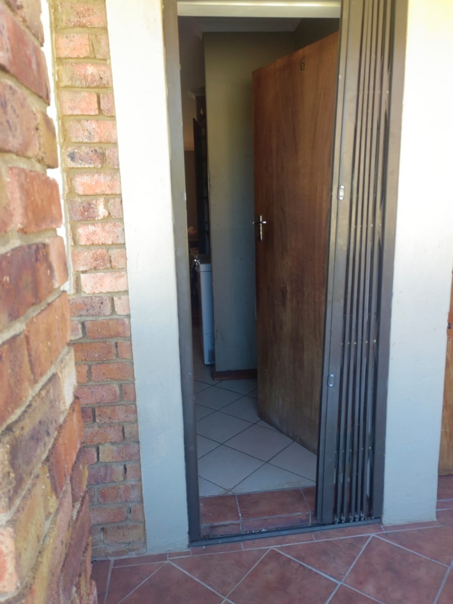 2 Bedroom Property for Sale in Vorna Valley Gauteng