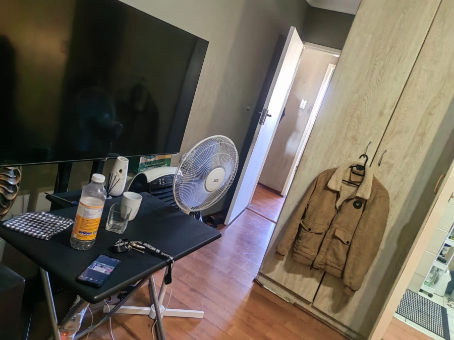 2 Bedroom Property for Sale in Vorna Valley Gauteng
