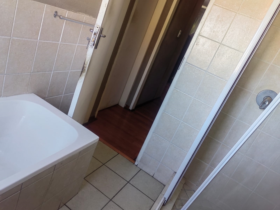 2 Bedroom Property for Sale in Vorna Valley Gauteng