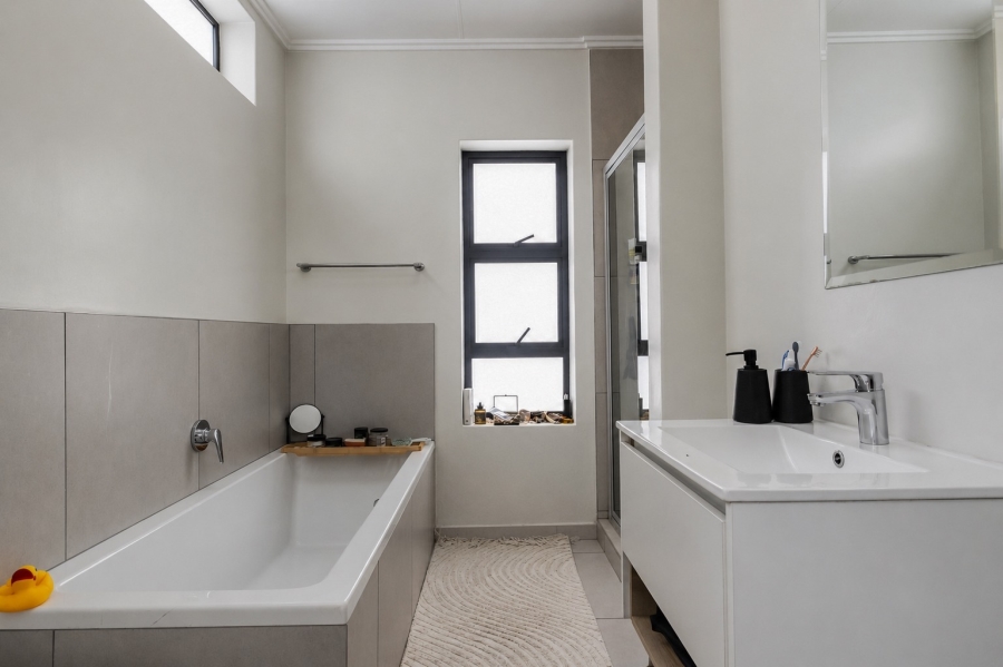 3 Bedroom Property for Sale in Broadacres Gauteng