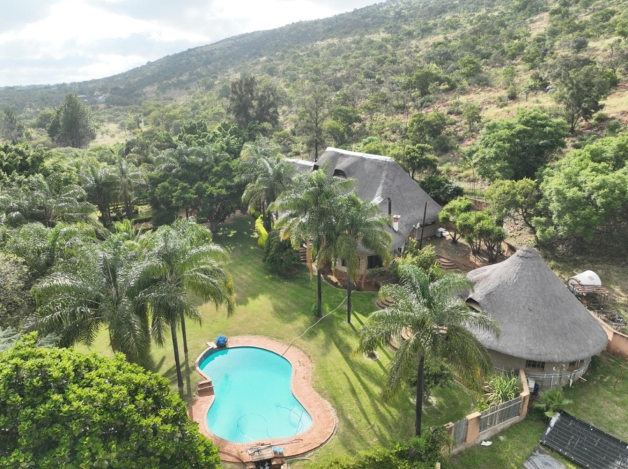 8 Bedroom Property for Sale in Uitzicht AH Gauteng