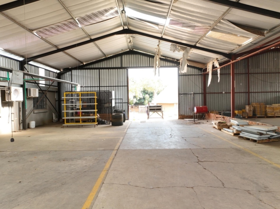 8 Bedroom Property for Sale in Uitzicht AH Gauteng