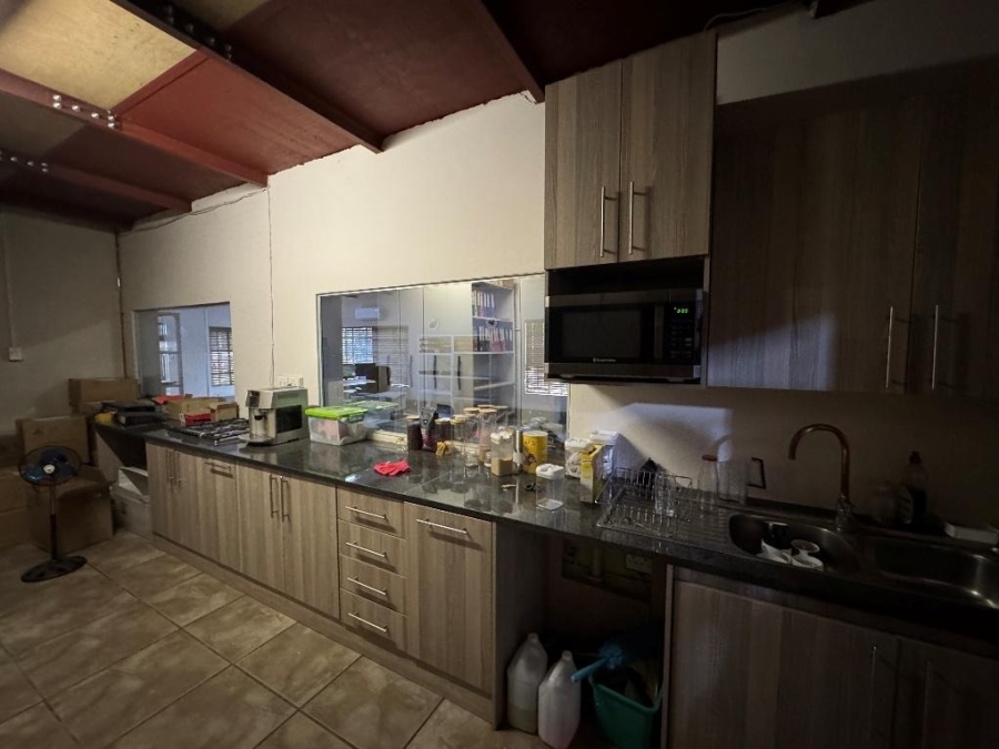 8 Bedroom Property for Sale in Uitzicht AH Gauteng